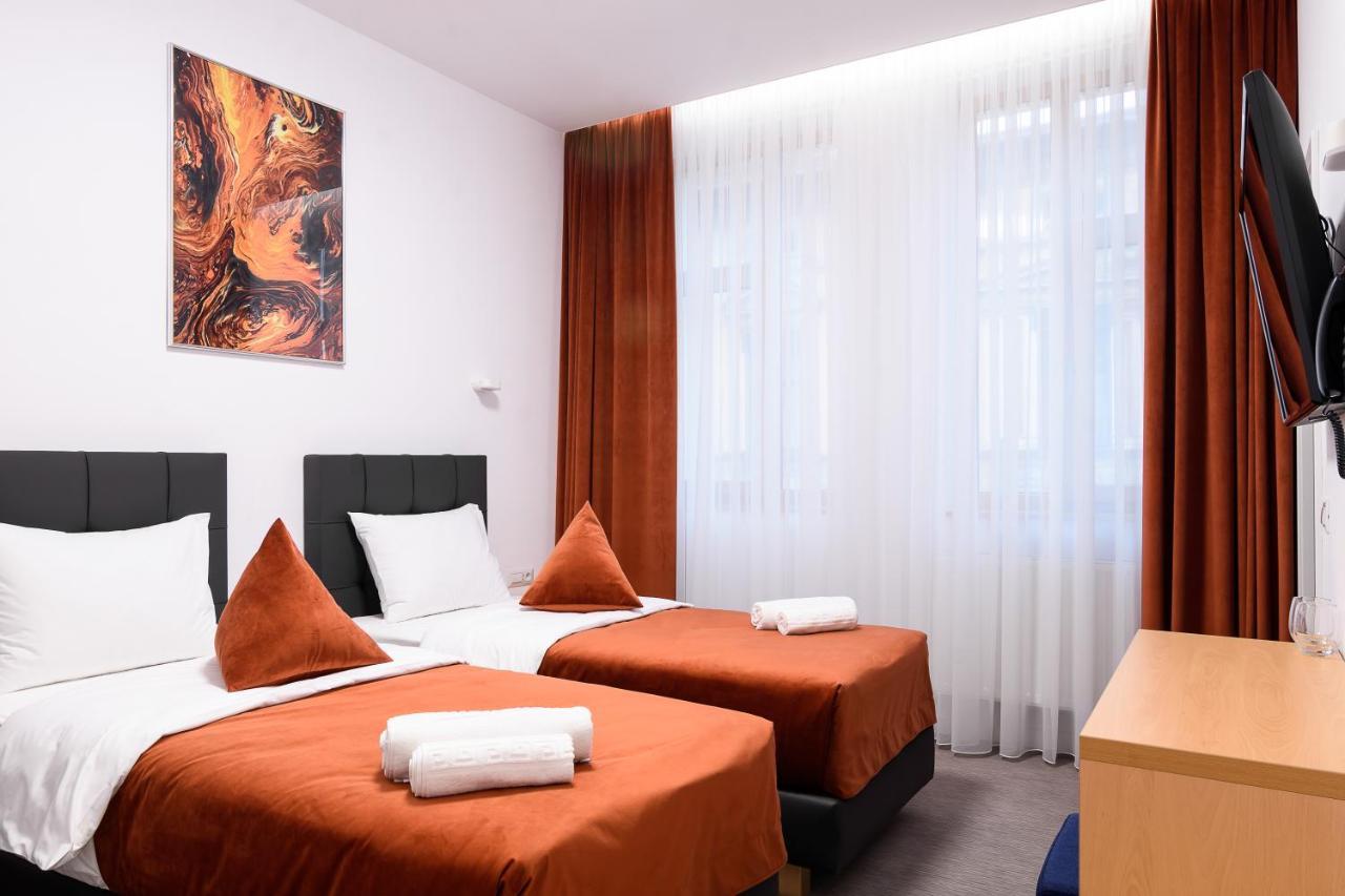 Hotel Urban Бая Маре Екстериор снимка