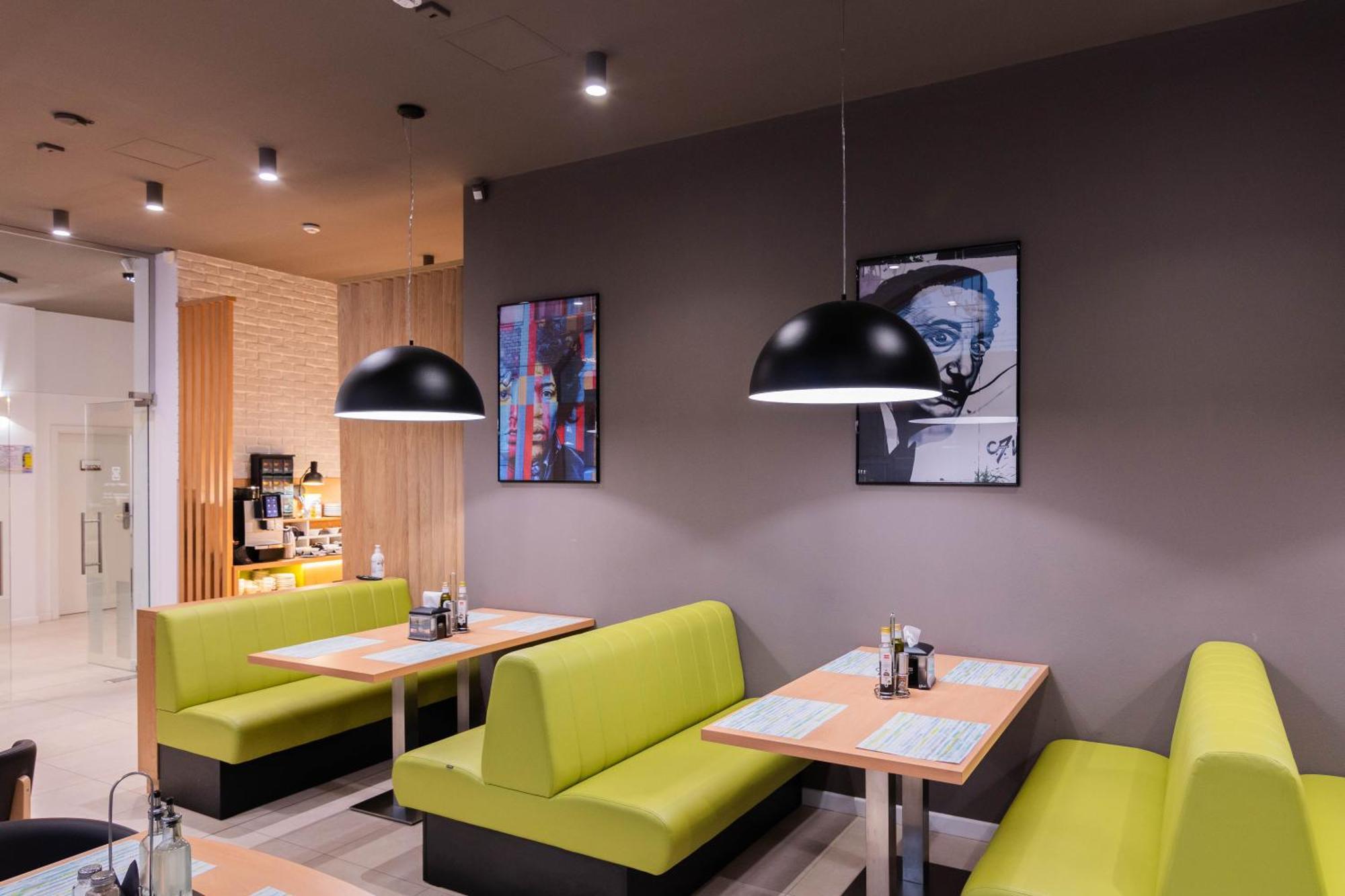 Hotel Urban Бая Маре Екстериор снимка