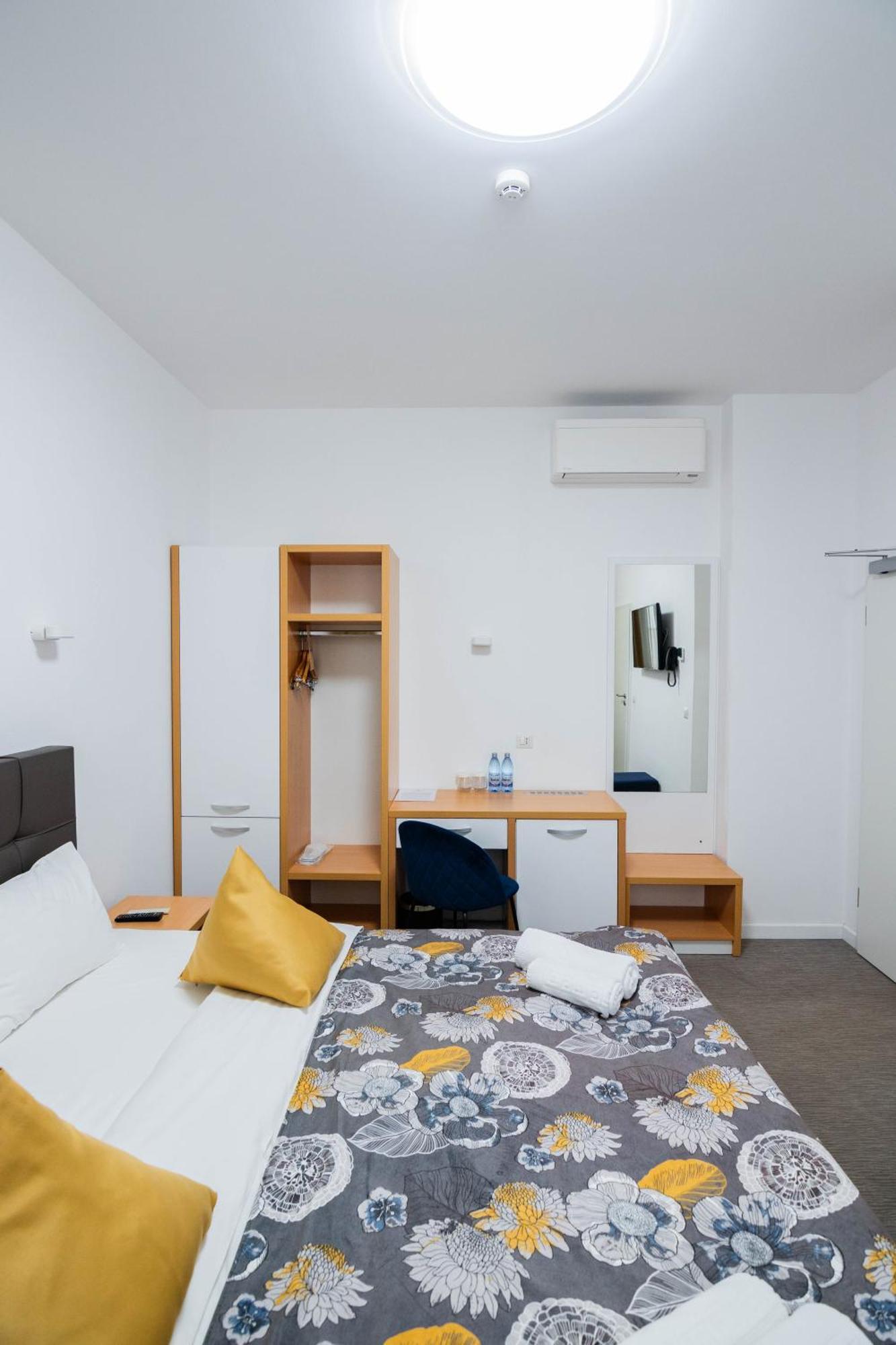 Hotel Urban Бая Маре Екстериор снимка
