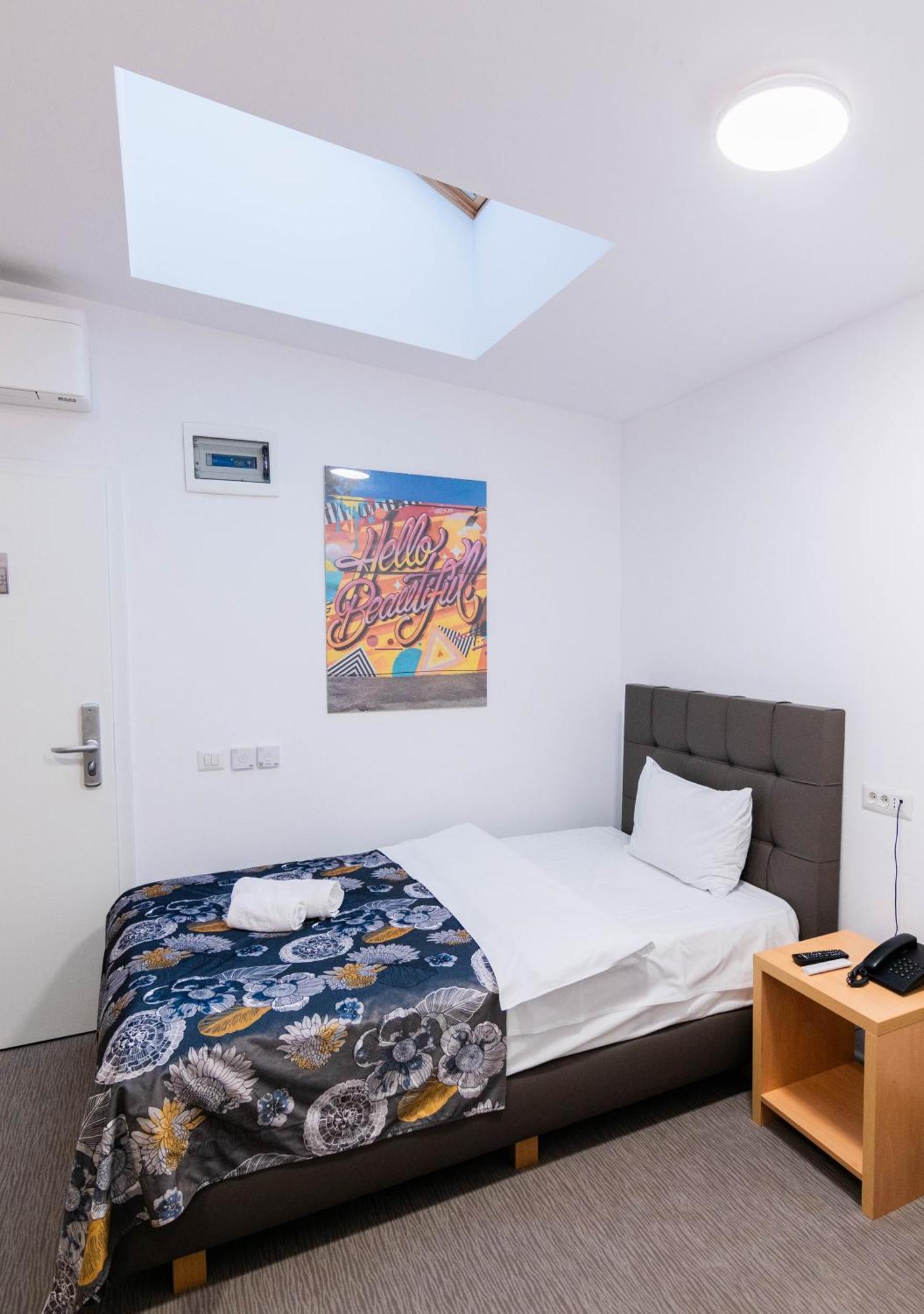 Hotel Urban Бая Маре Екстериор снимка